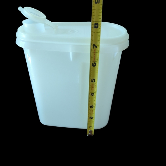 VTG Tupperware store-n-pour beverage pitcher white #792-1 - Picture 2 of 5